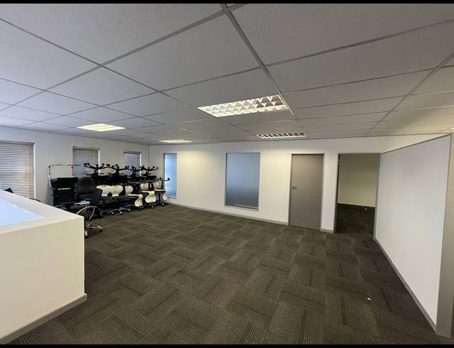 2,245M² WAREHOUSE TO LET IN CLAYVILLE